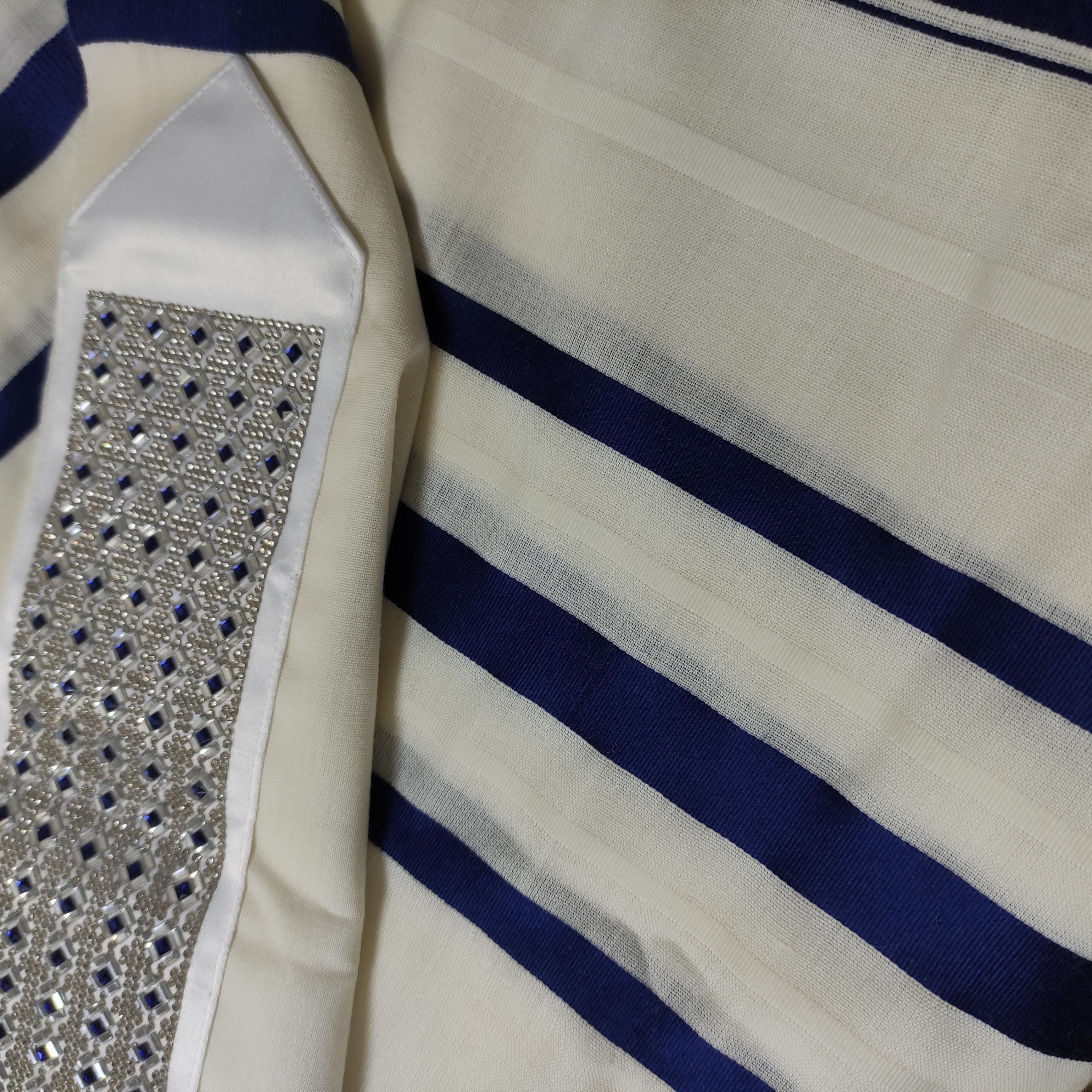 Synthetic atara on wool tallit