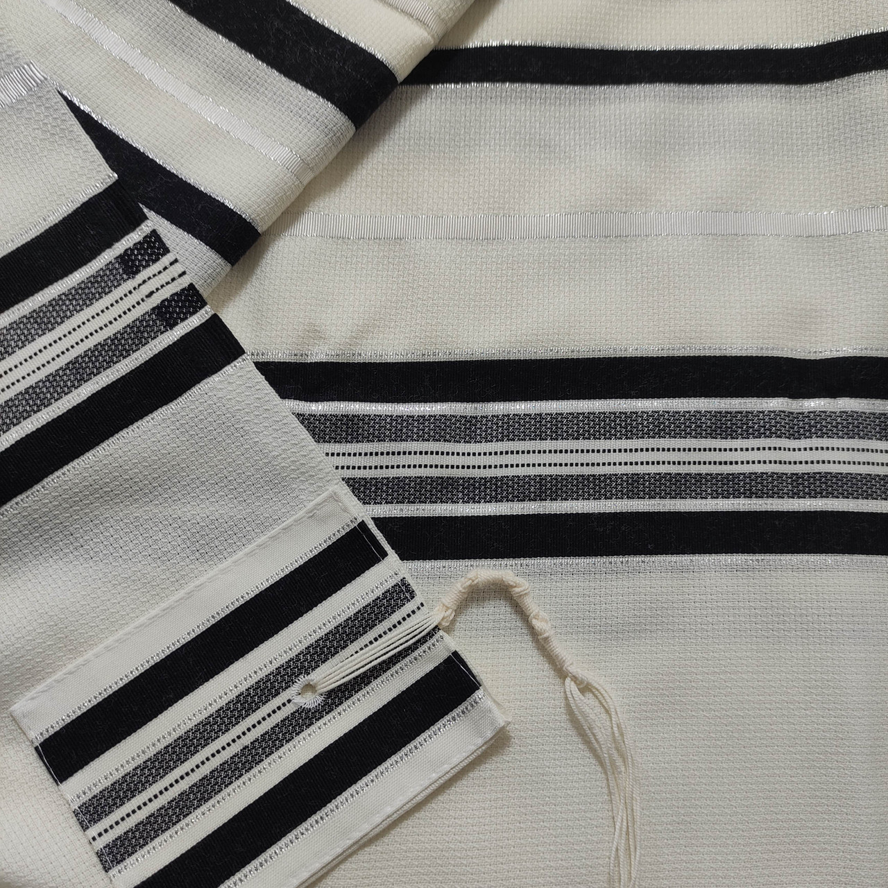 Tashbetz Black-Silver Nonslip Tallit